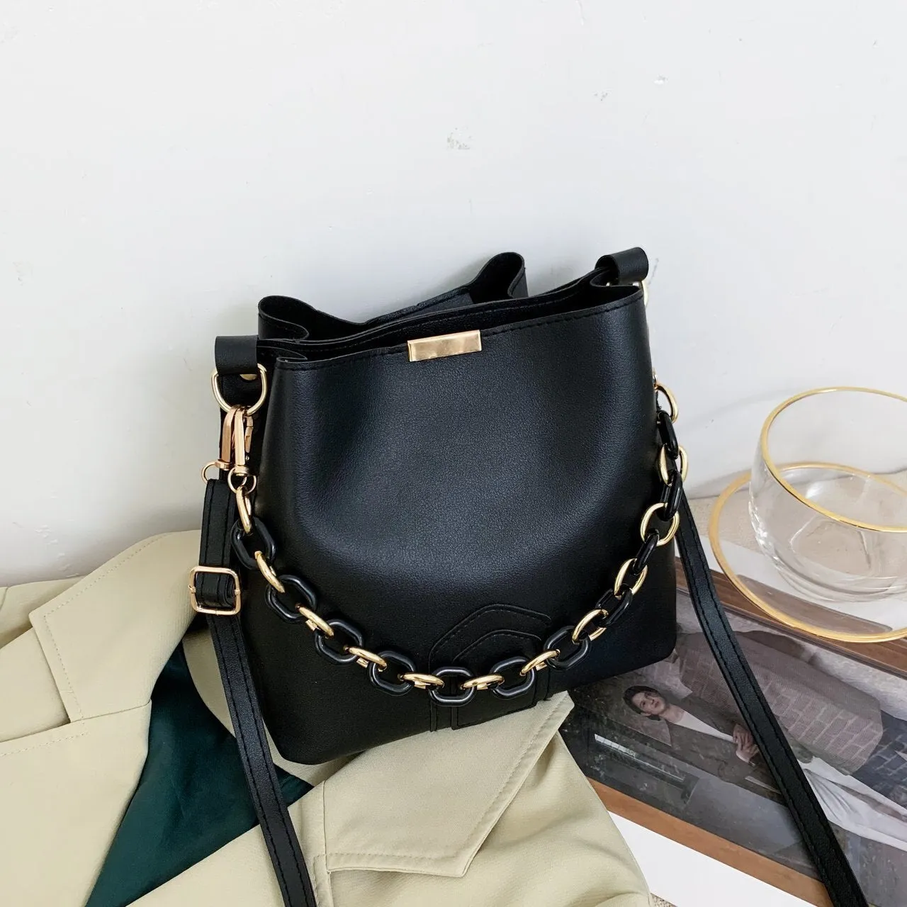 Casual Chains Bucket Bags 2021 Women Summer Messenger Bag Leather Bags Beach Lady Travel Purses and Handbags Shoulder Bag Bolsa