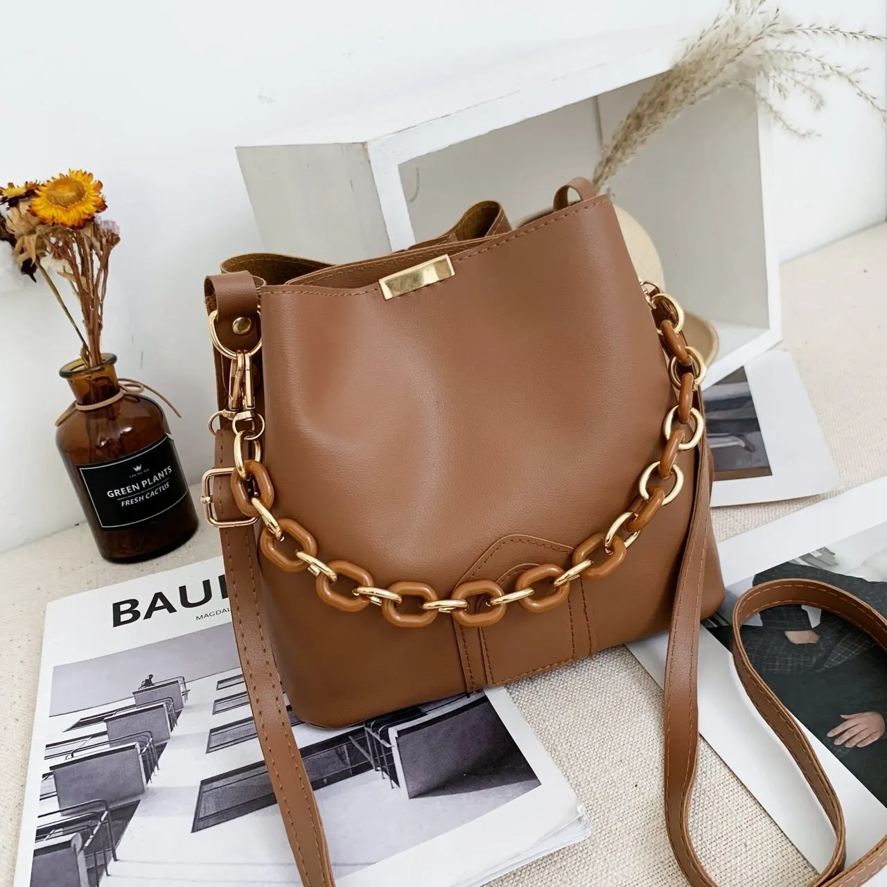 Casual Chains Bucket Bags 2021 Women Summer Messenger Bag Leather Bags Beach Lady Travel Purses and Handbags Shoulder Bag Bolsa